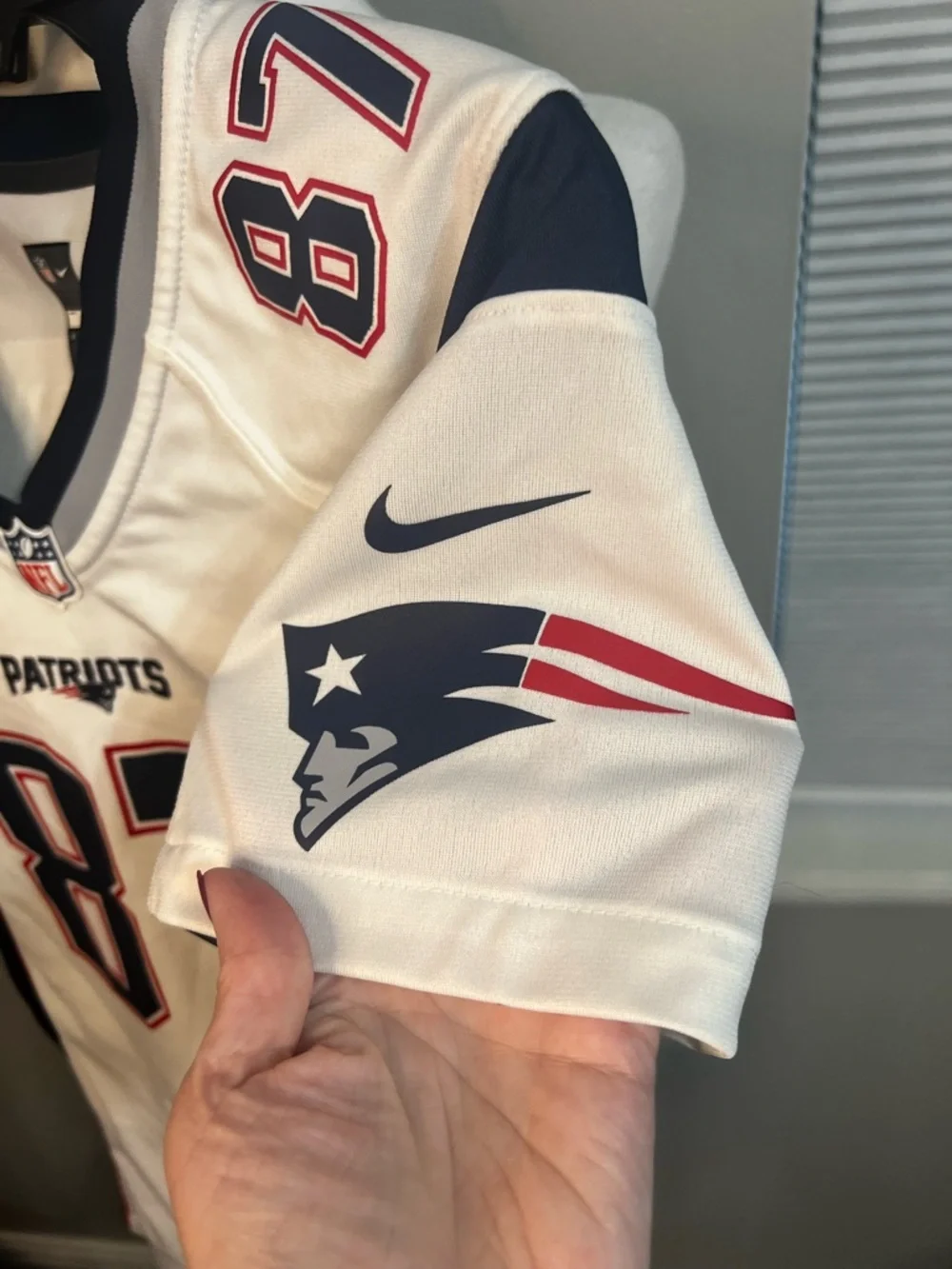 Nike WOMEN'S NEW ENGLAND
PATRIOTS ROB GRONKOWSKI LIMITED
PLAYER JERSEY WHITE #87 - Picture 4 of 13